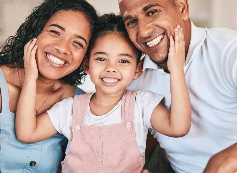 Girl With Parents 800x800